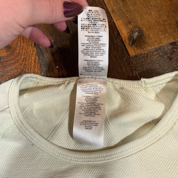 Gymshark Adapt Camo Seamless Long Sleeve Crop Top and Shorts Set Beige Size M - Picture 11 of 16